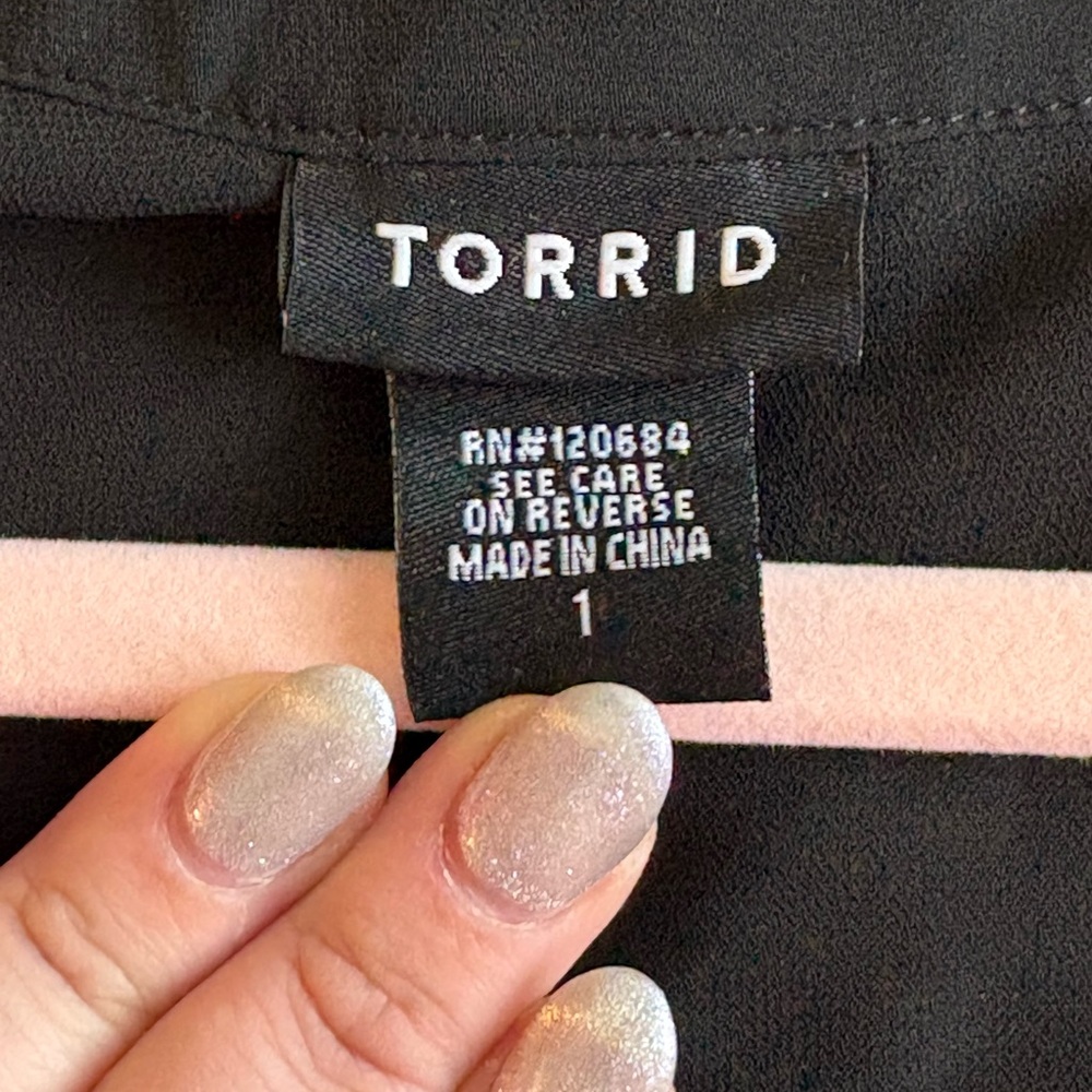 🖤Torrid Black and White Patterned Blouse- WORN ONCE! - Picture 4 of 4